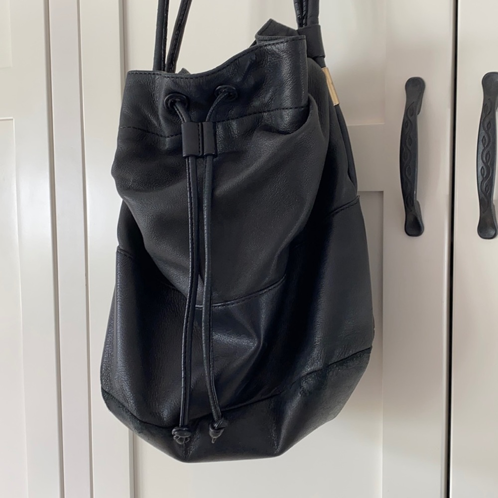 Tila March blk leather bucket bag